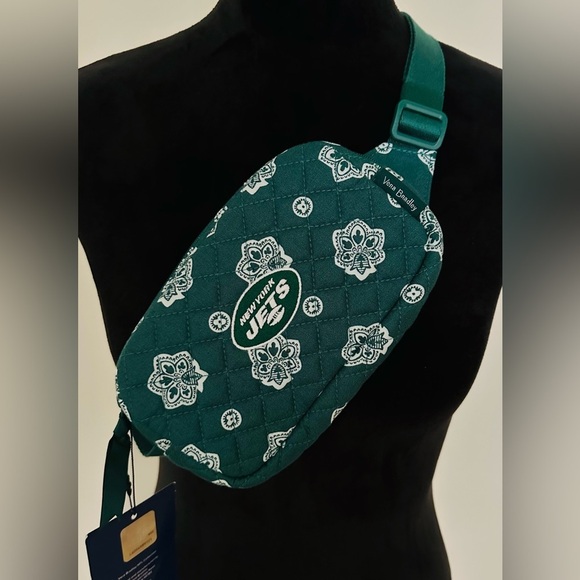 MOVING SALE: Vera Bradley Belt Bag In Gotham Green/White Bandana NY Jets - NWOT - Picture 2 of 4
